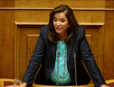 «Βολές» της Ντόρας Μπακογιάννη στον Στ. Κοντονή για την αποφυλάκιση του Δ. Κουφοντίνα